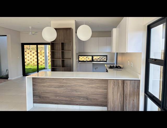 3 BEDROOM TOWNHOUSE FOR SALE IN PALM LAKES ESTATE